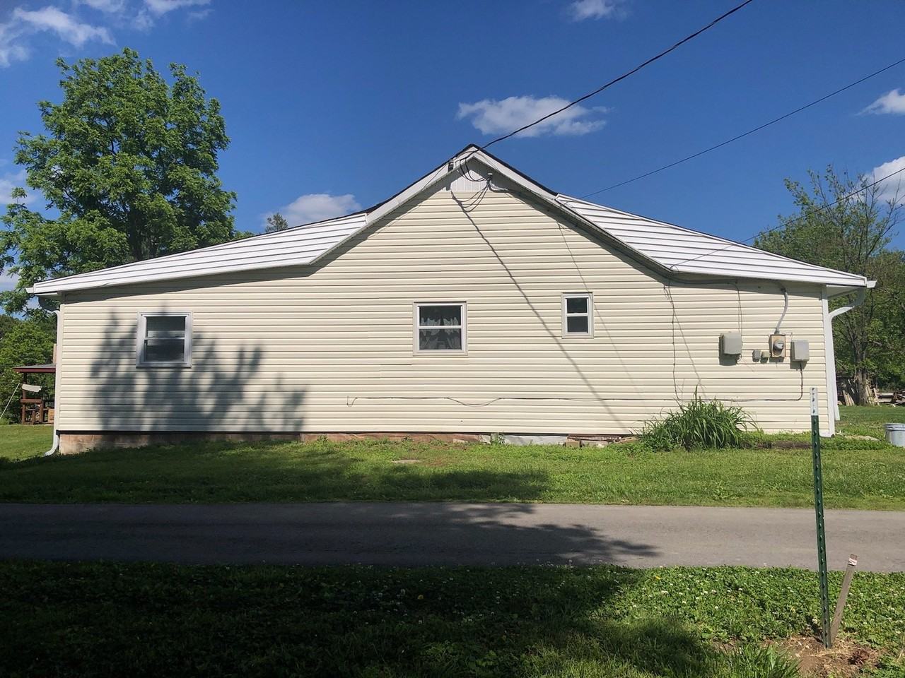 829 Locust Corner Rd - Photo 4 of 20