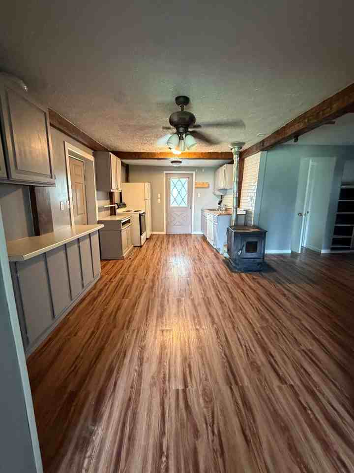 829 Locust Corner Rd - Photo 7 of 20