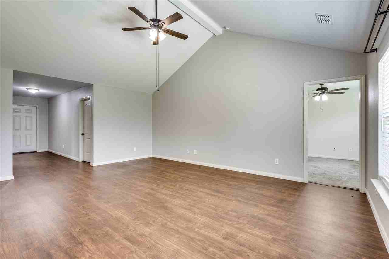 106 Aaron St - Photo 2 of 12