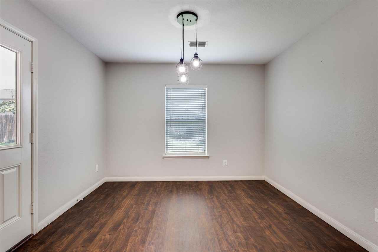 106 Aaron St - Photo 6 of 12