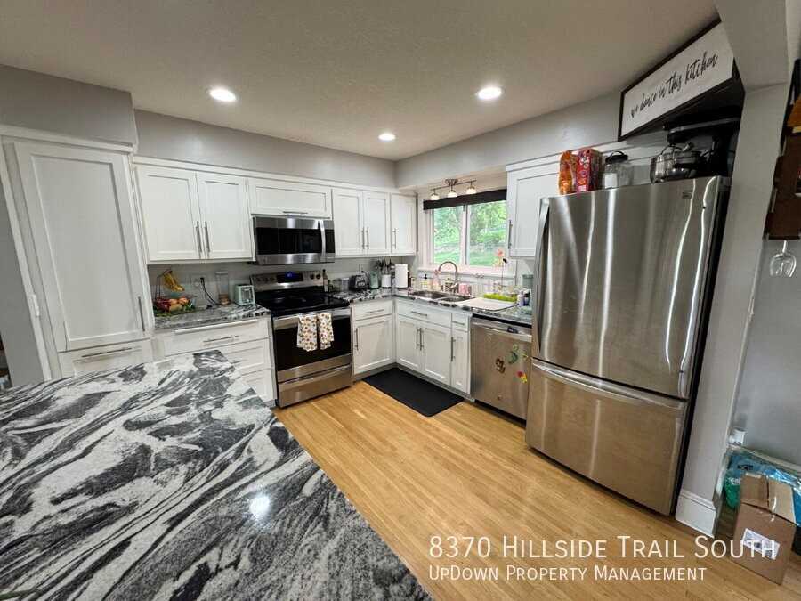 8370 Hillside Trl S - Photo 3 of 39