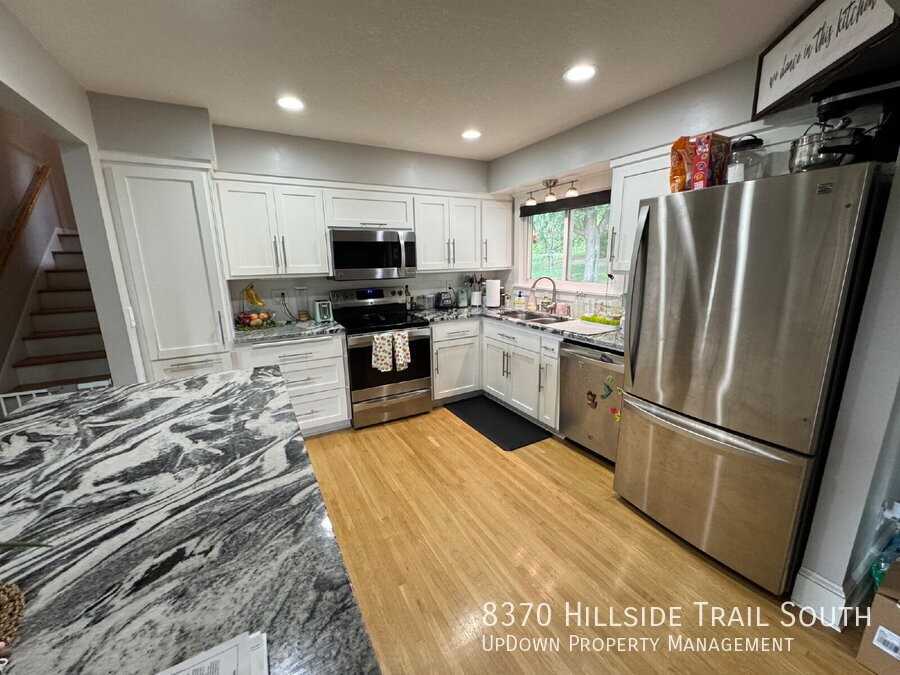 8370 Hillside Trl S - Photo 4 of 39