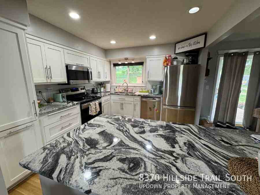 8370 Hillside Trl S - Photo 7 of 39