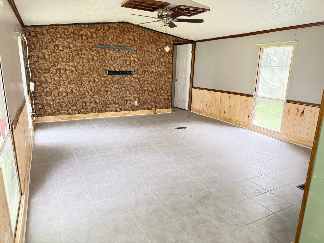 183 Ainsley Ave - Photo 3 of 15