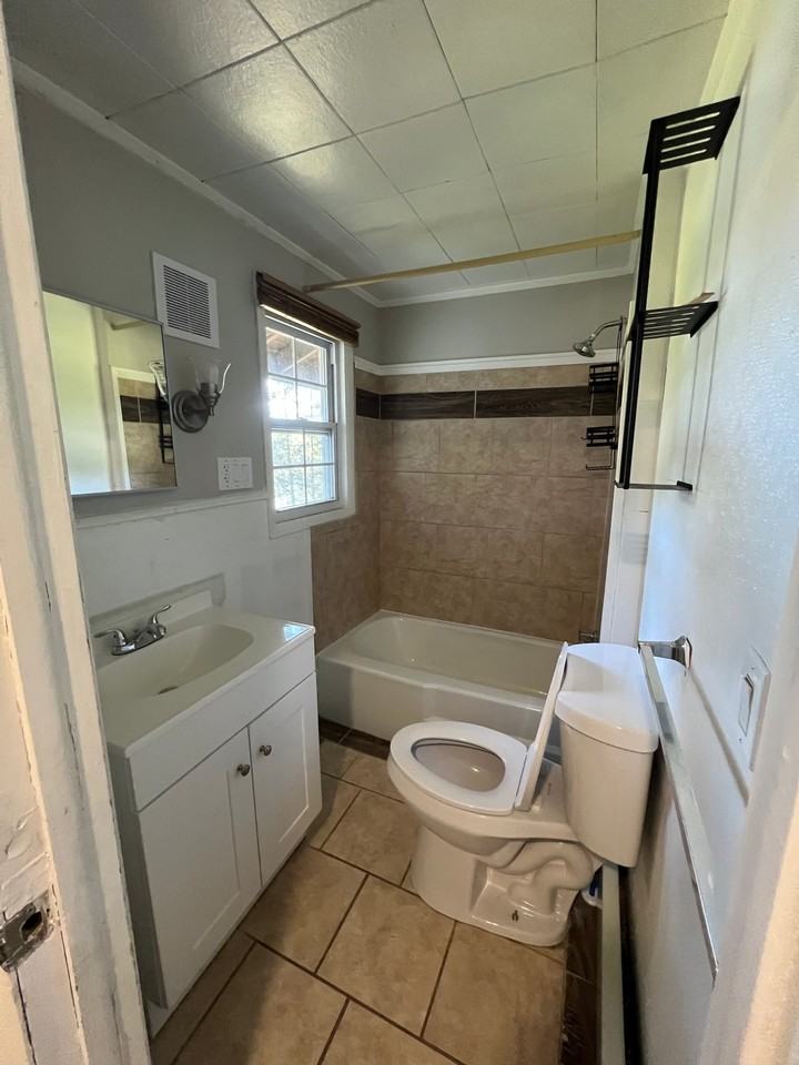 3522 Gaskin Rd - Photo 5 of 9