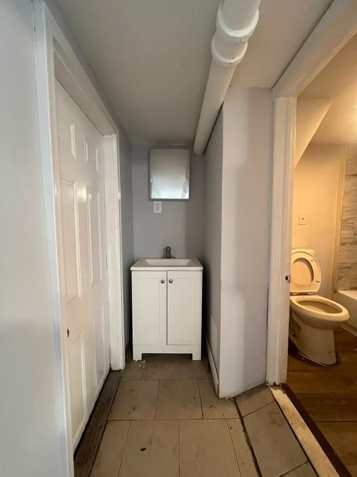 4 Eaton Pl - Photo 3 of 4