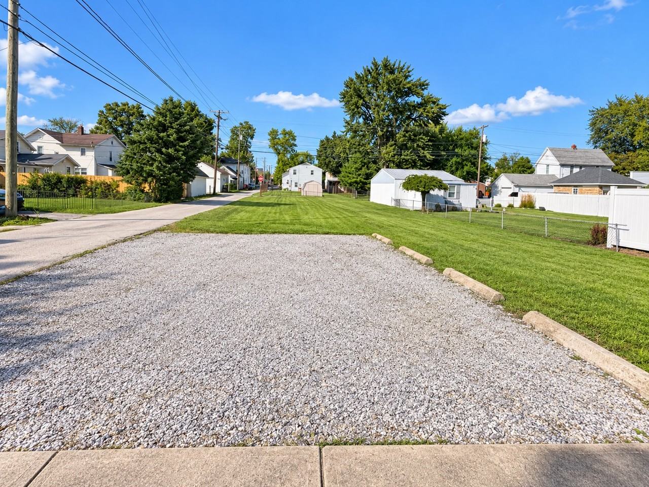 316 W Lincoln St - Photo 2 of 13