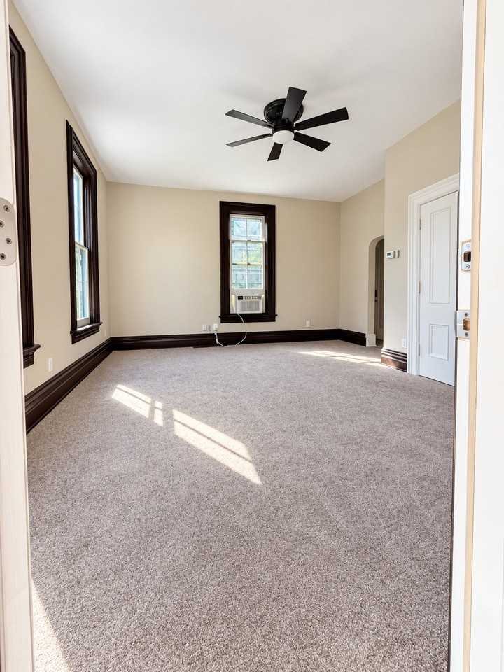 316 W Lincoln St - Photo 3 of 13