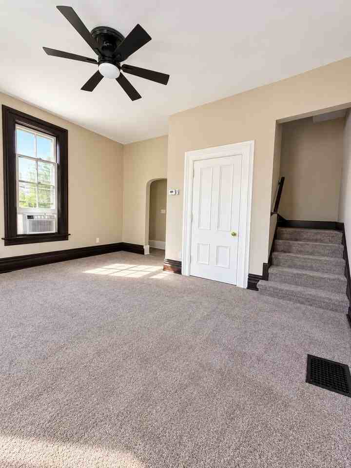 316 W Lincoln St - Photo 4 of 13