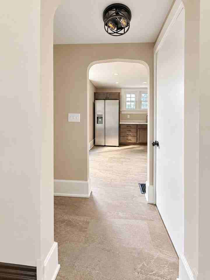 316 W Lincoln St - Photo 5 of 13
