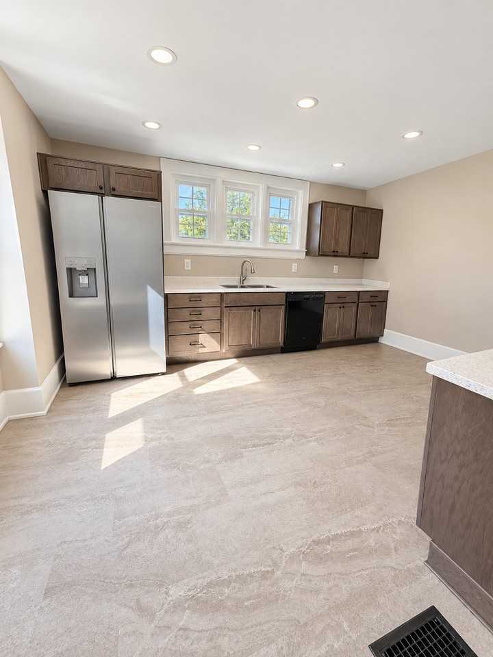 316 W Lincoln St - Photo 6 of 13