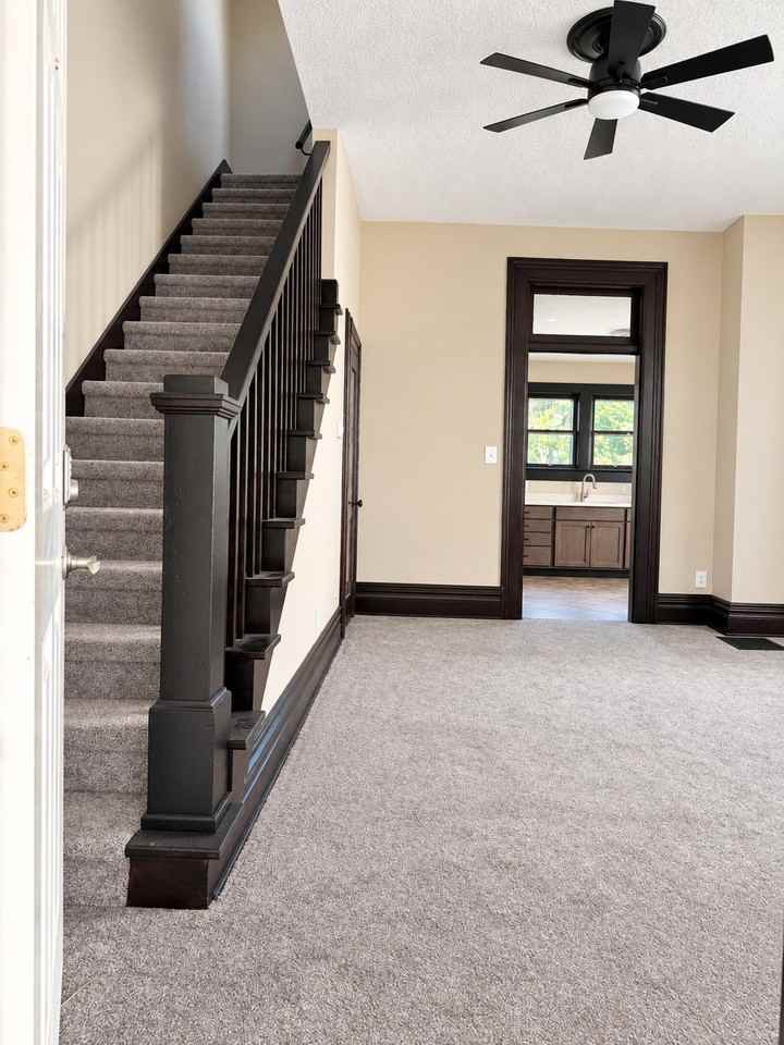 314 W Lincoln St - Photo 3 of 14