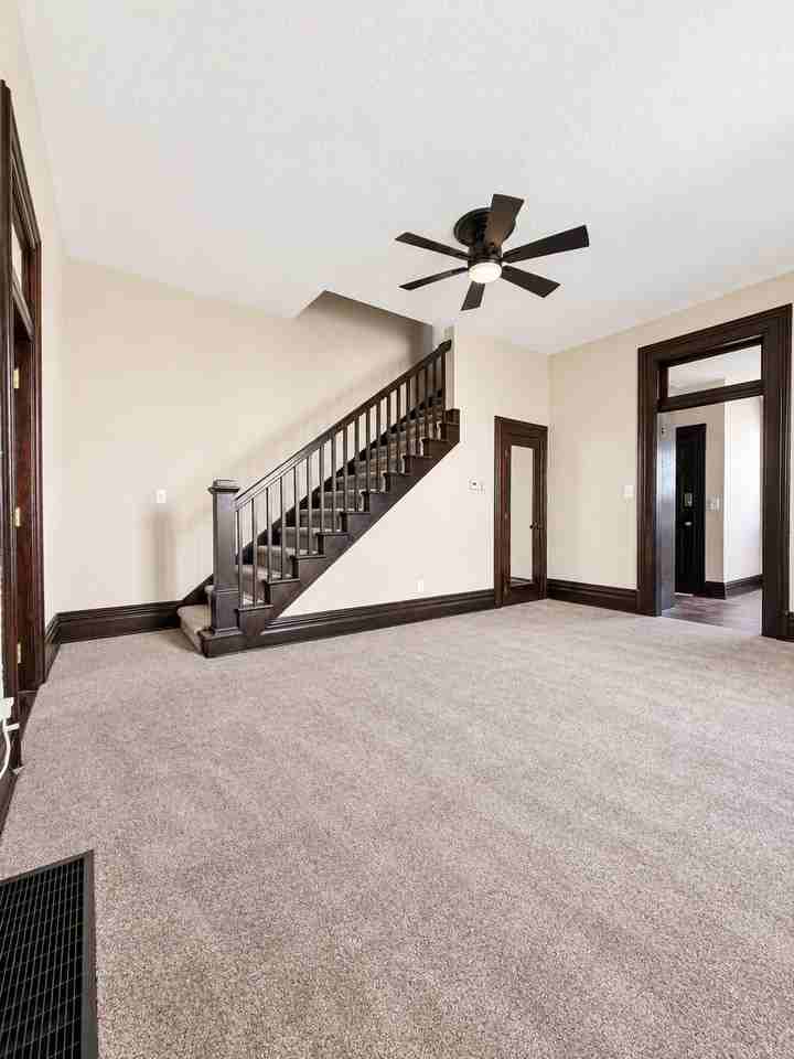 314 W Lincoln St - Photo 4 of 14