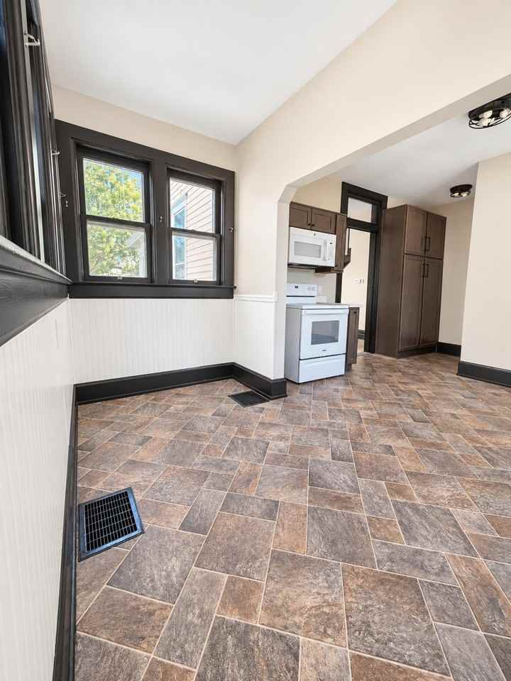 314 W Lincoln St - Photo 6 of 14