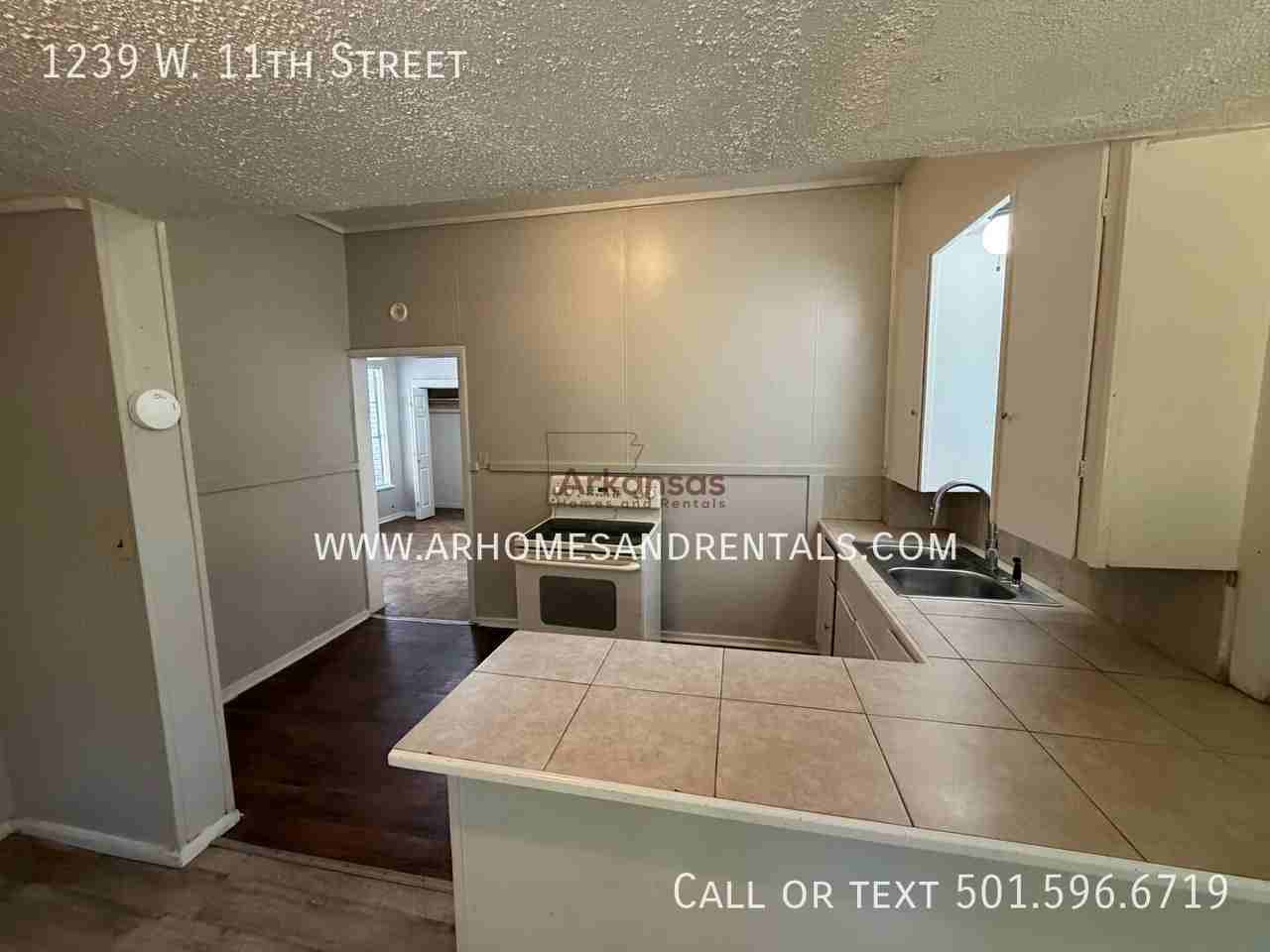 1239 W 11th St - Photo 6 of 15