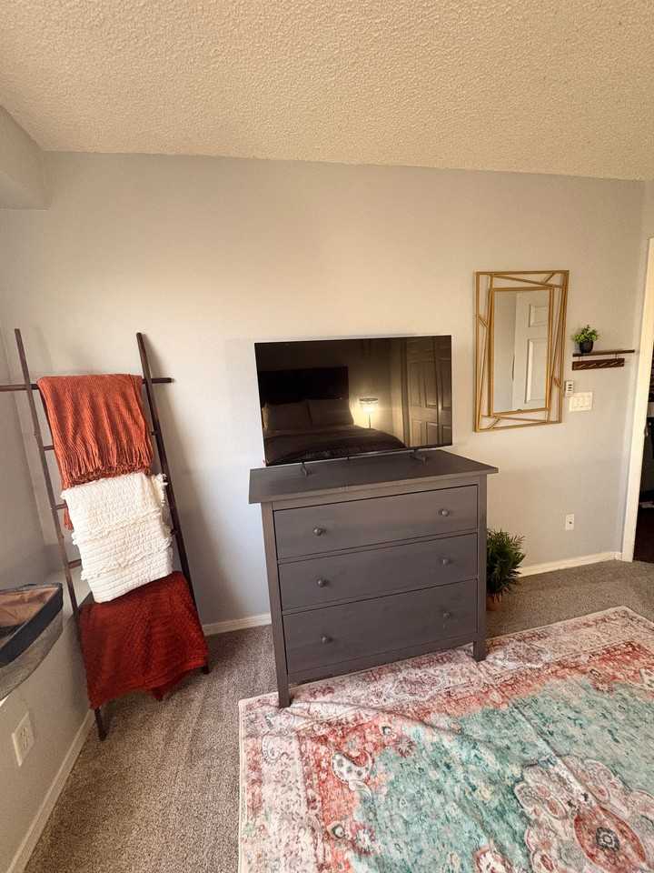 7625 W Cheryl Dr - Photo 4 of 8