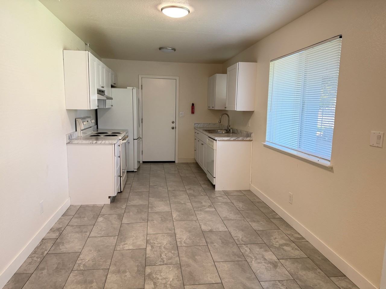 1090 Acacia Ave - Photo 3 of 13