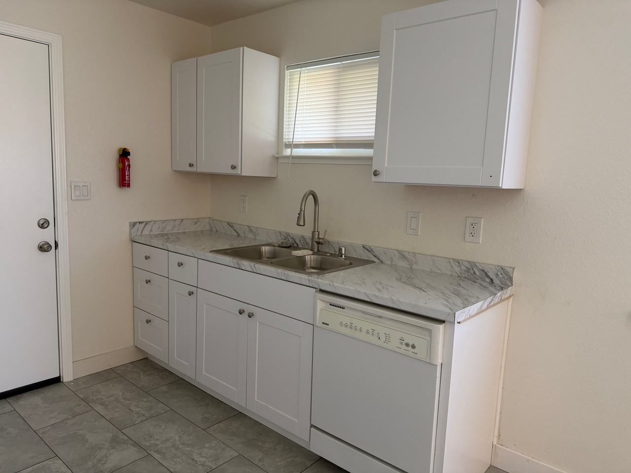1090 Acacia Ave - Photo 5 of 13