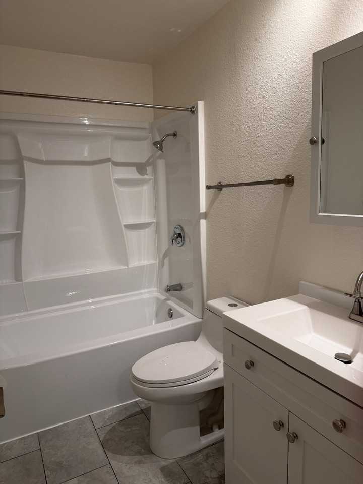 1090 Acacia Ave - Photo 7 of 13