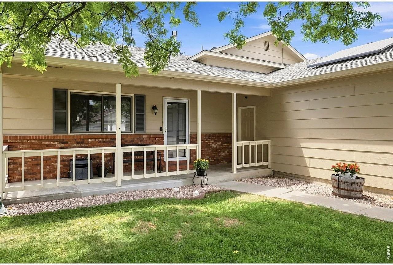 2431 Sunstone Dr - Photo 2 of 20