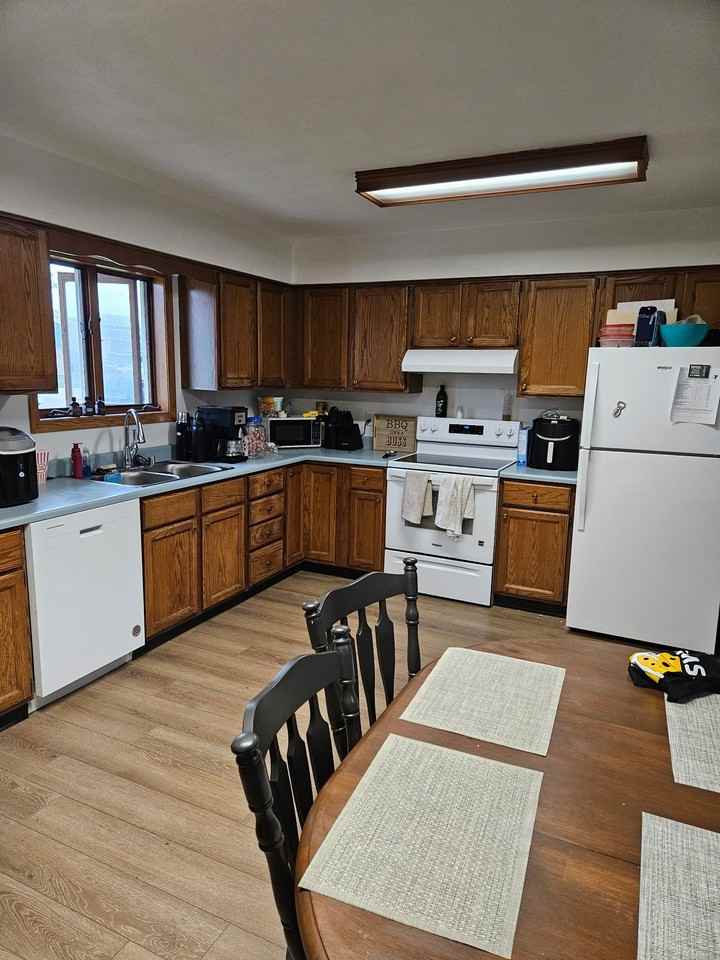 327 6th St - Photo 4 of 7