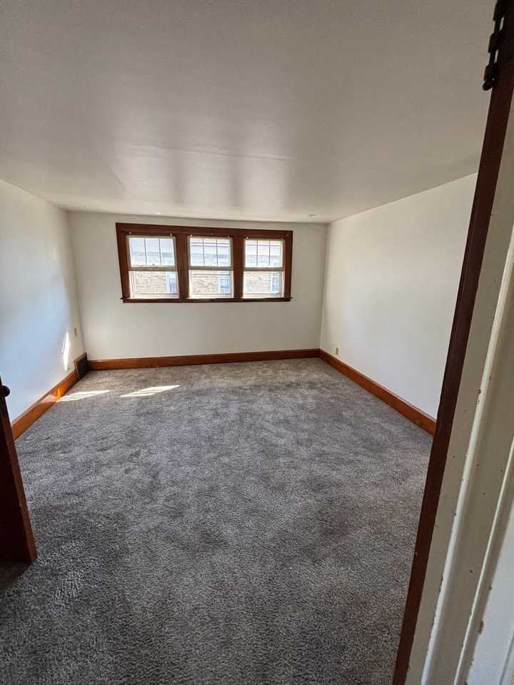 2043 Saint Clair St - Photo 3 of 10
