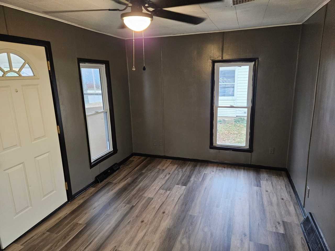 414 S Iowa St - Photo 3 of 9
