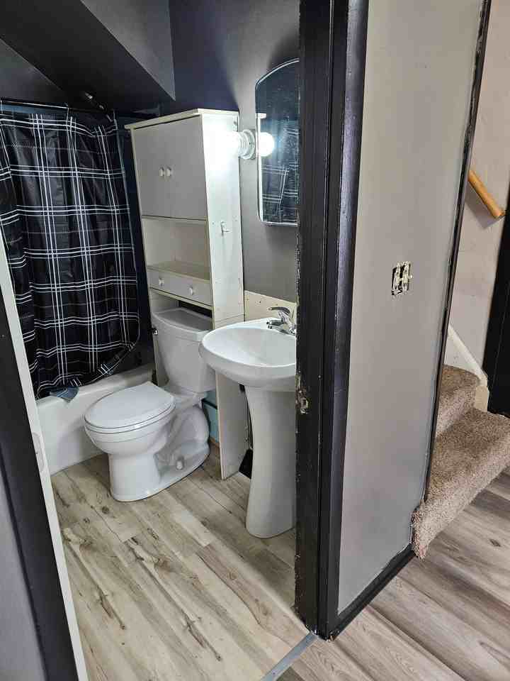 414 S Iowa St - Photo 4 of 9
