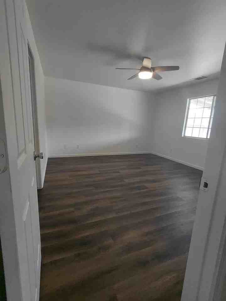 1161 Median Ave - Photo 3 of 14