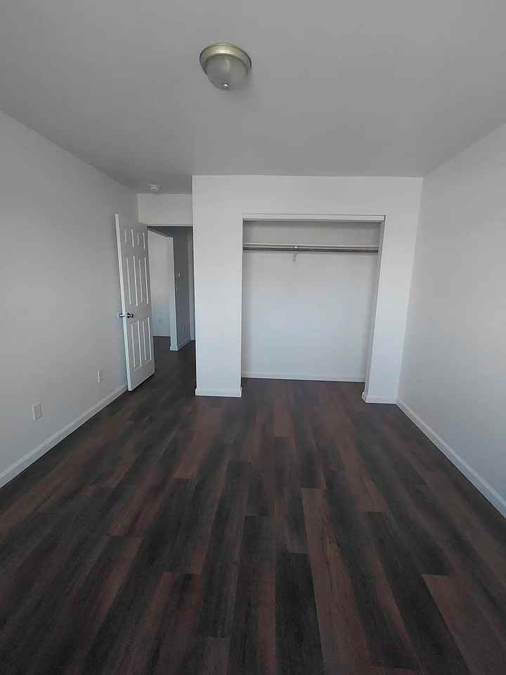 1161 Median Ave - Photo 6 of 14