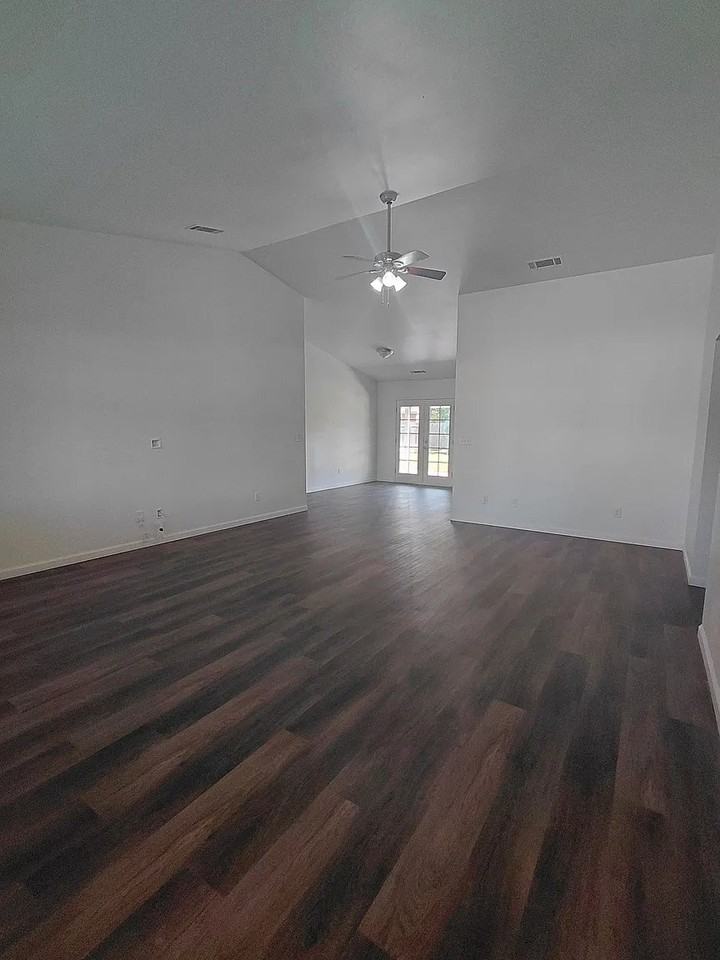 1161 Median Ave - Photo 7 of 14