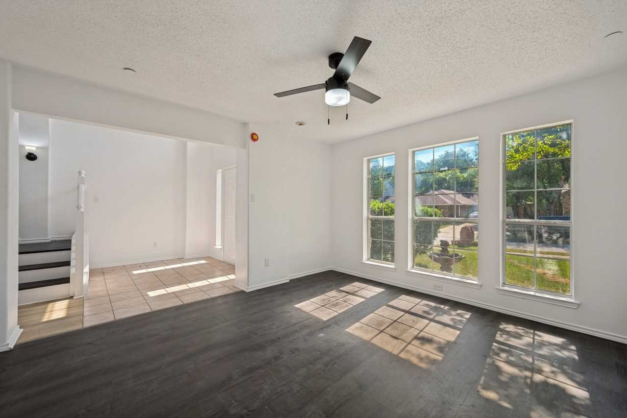 5518 Heathercrest Dr - Photo 2 of 17