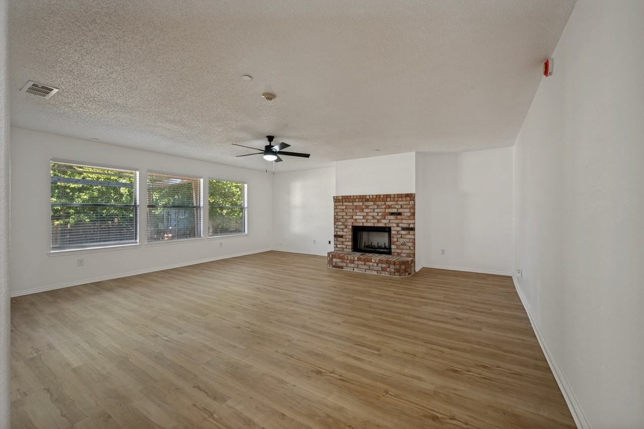 5518 Heathercrest Dr - Photo 3 of 17