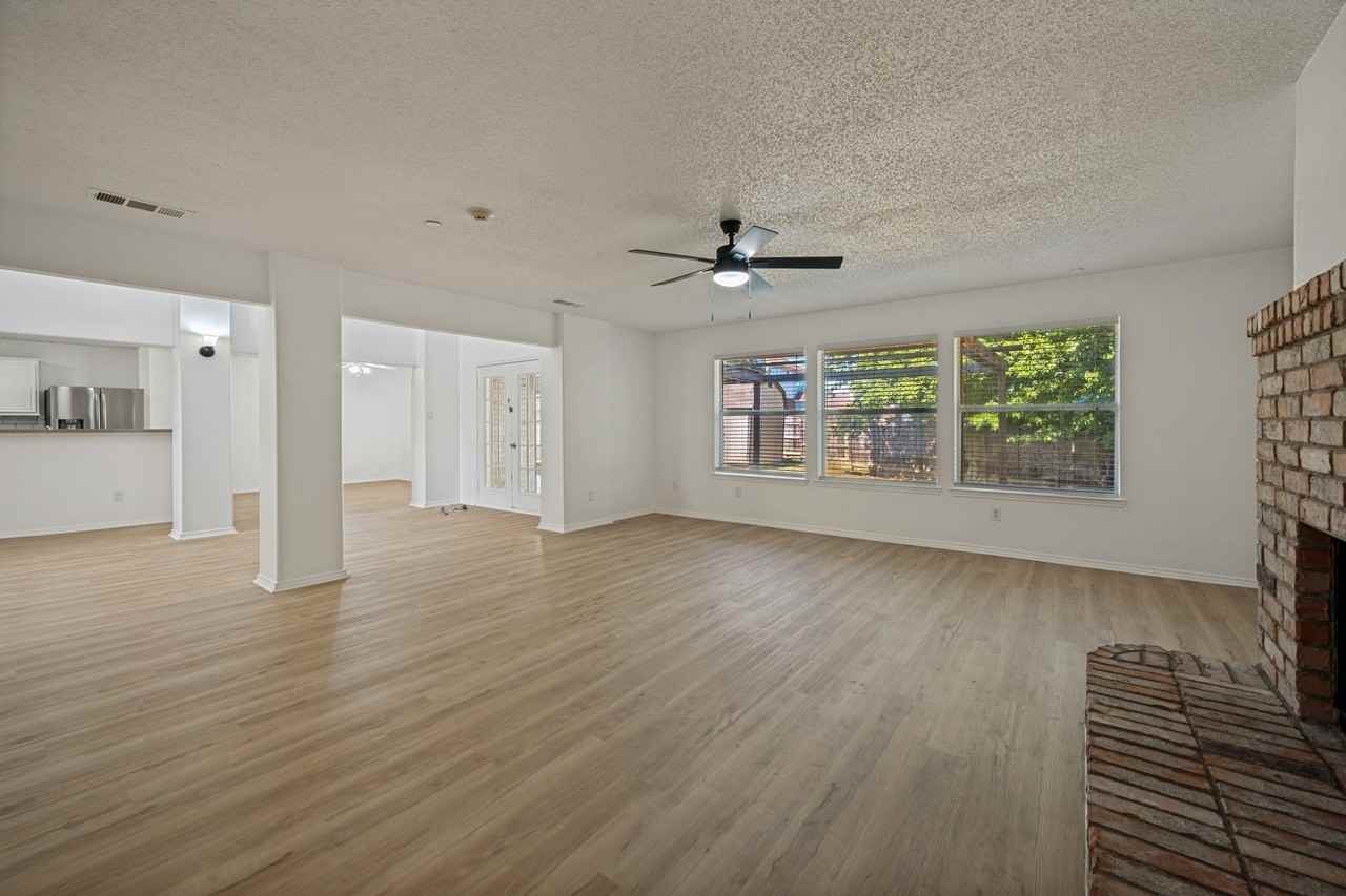 5518 Heathercrest Dr - Photo 4 of 17