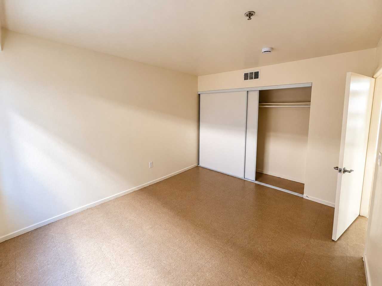 13915 Oxnard St #202 - Photo 7 of 20