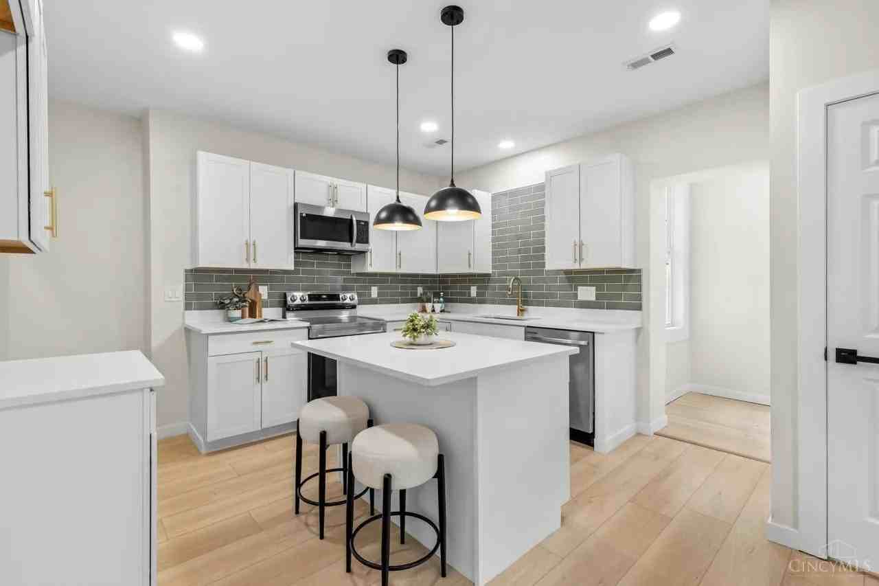 4140 Kirby Ave - Photo 5 of 20