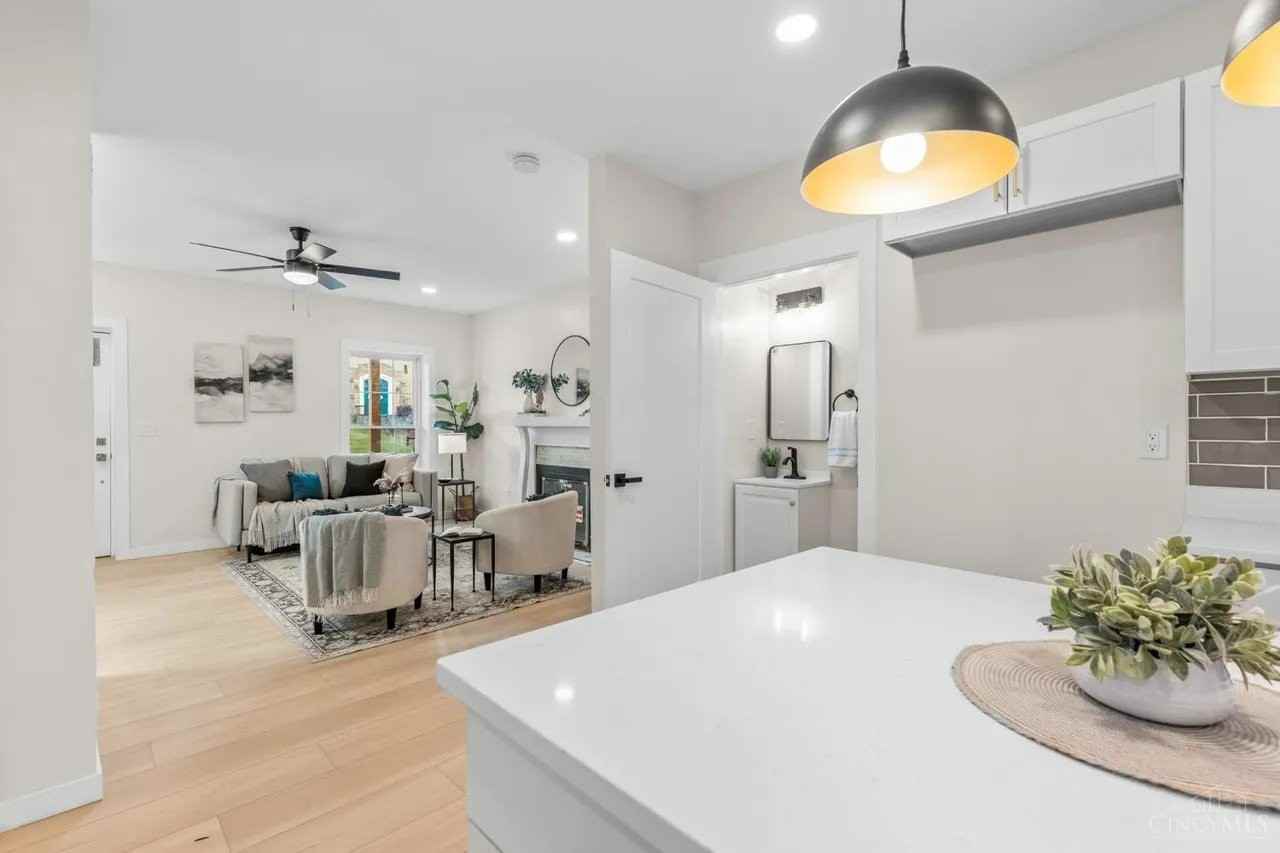4140 Kirby Ave - Photo 6 of 20
