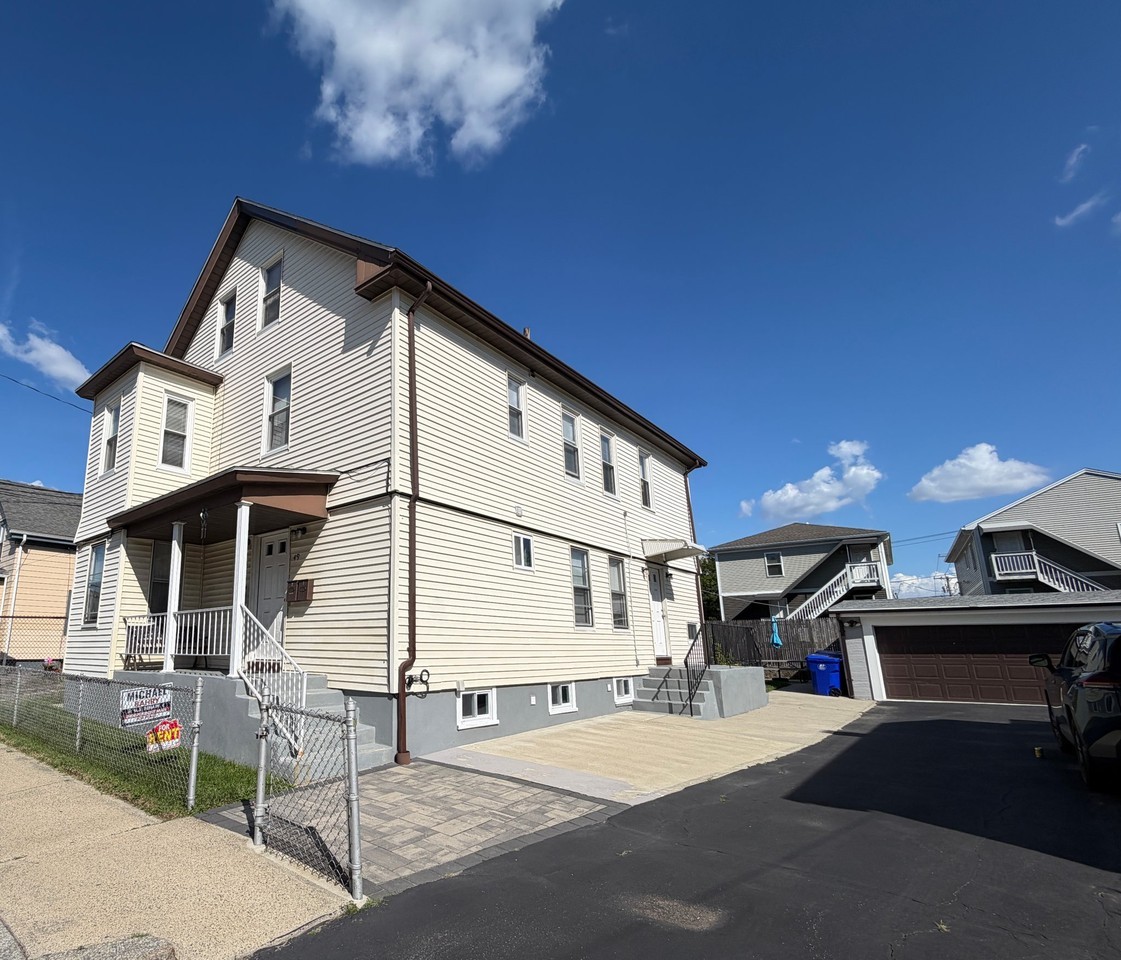 49 Ivy St #2