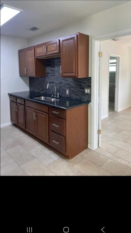 1718 Mercer Ave #B - Photo 3 of 11