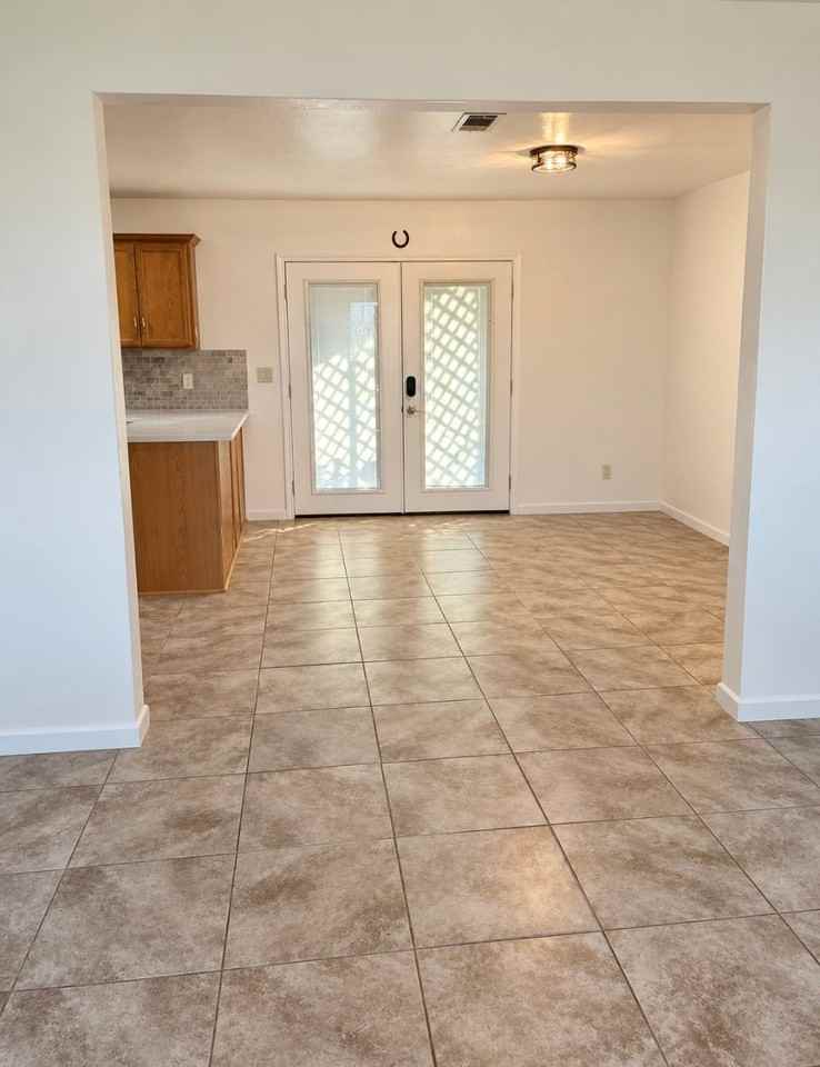 36605 Lariat Ln - Photo 3 of 15