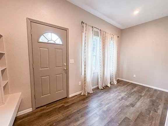 518 W Maple Ave - Photo 2 of 20