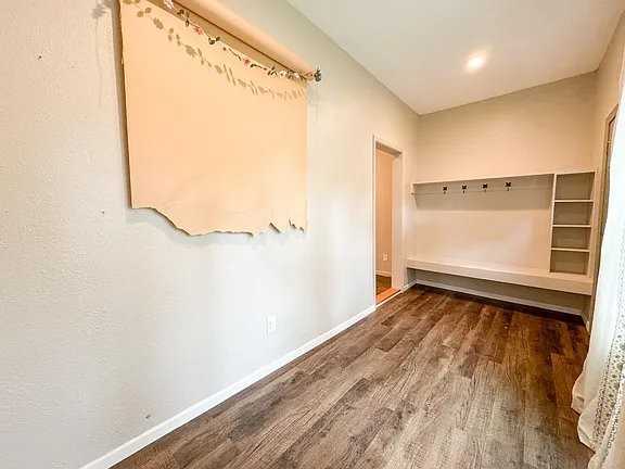 518 W Maple Ave - Photo 3 of 20