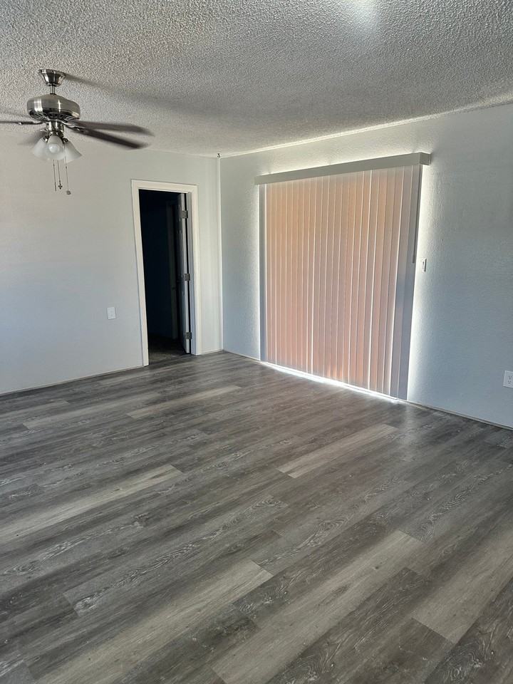 61946 Oleander Dr - Photo 3 of 6