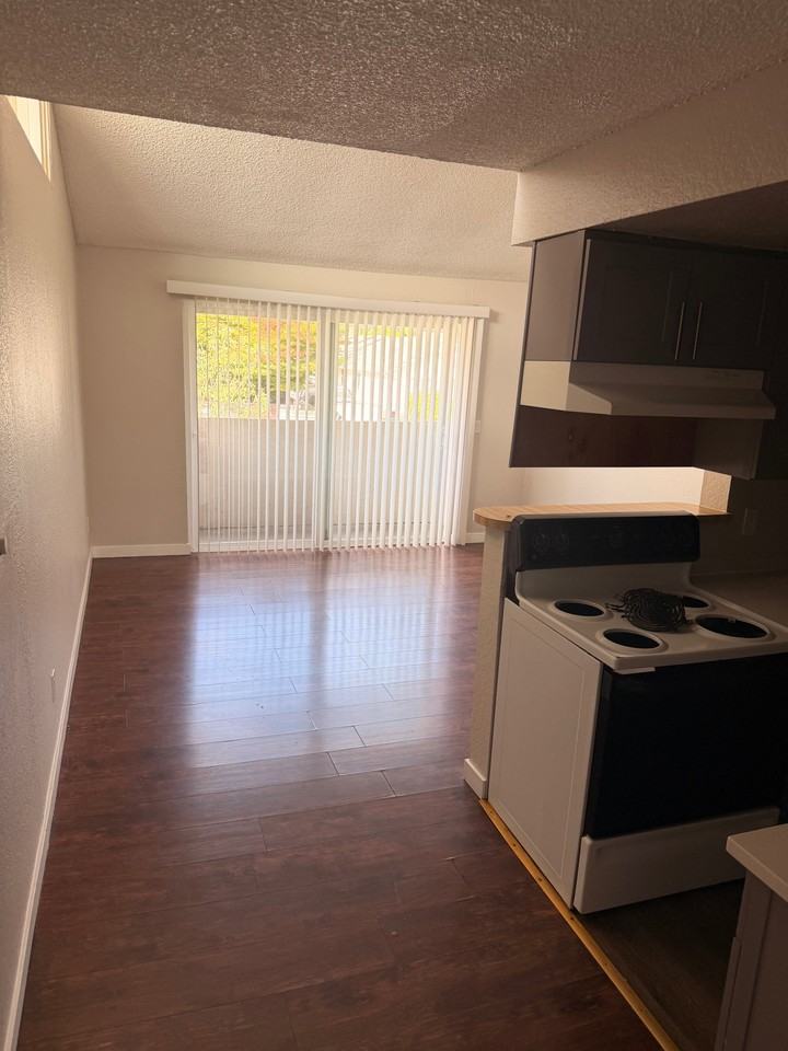10836 1st Ave Sw #3 - Photo 4 of 20