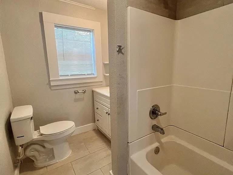 611 E Ward St - Photo 6 of 15