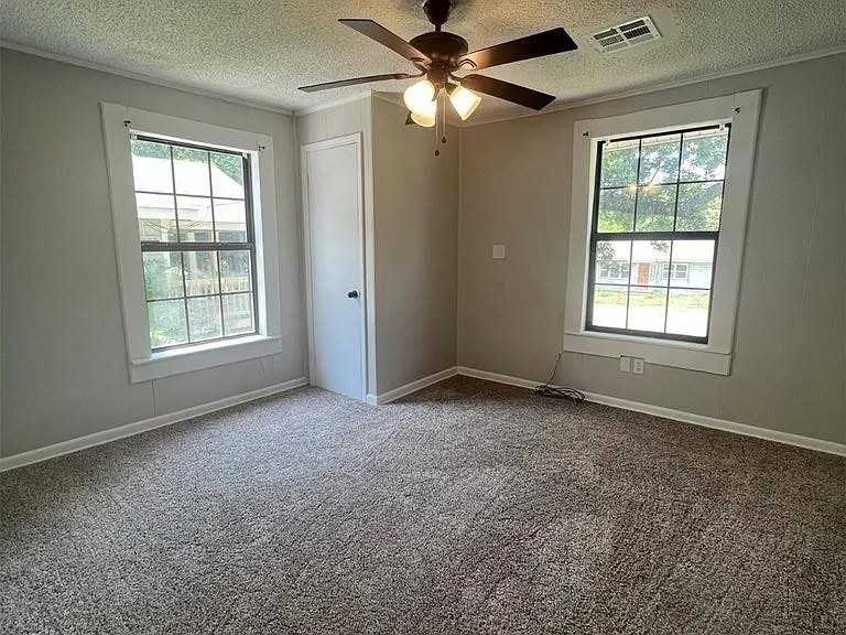 611 E Ward St - Photo 7 of 15