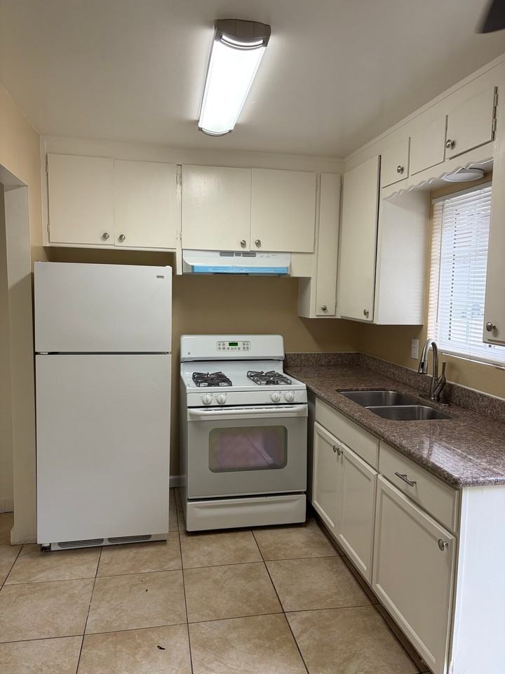 1701 Carver Ct #2 - Photo 7 of 8