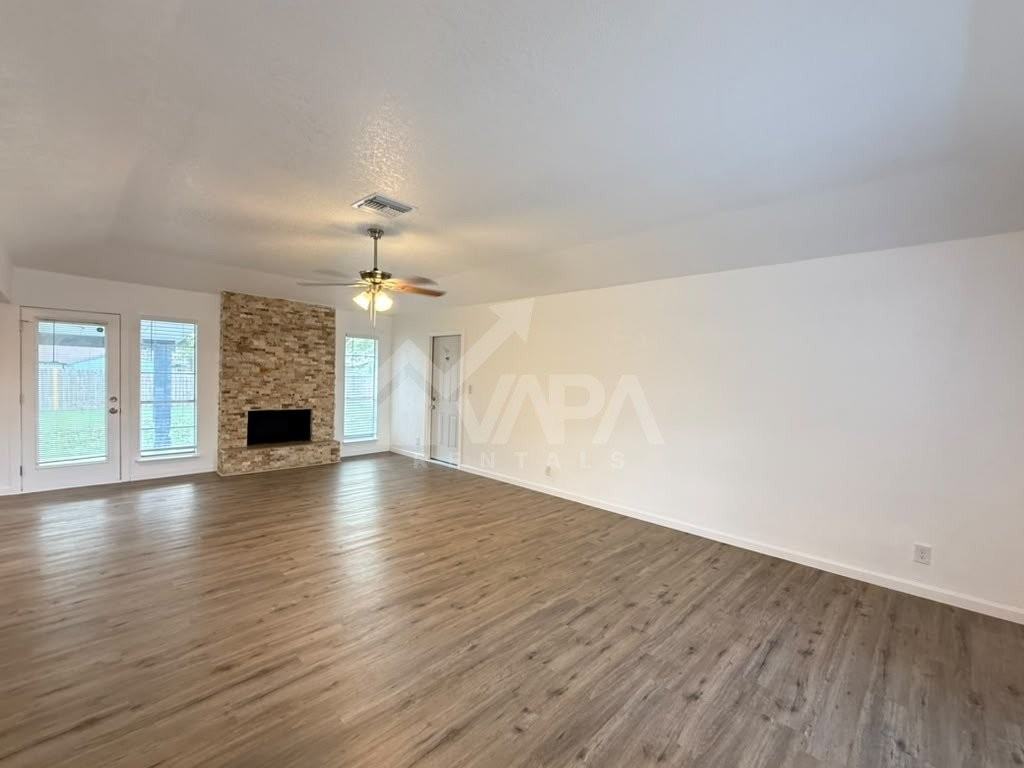 307 Castle Ct - Photo 3 of 19
