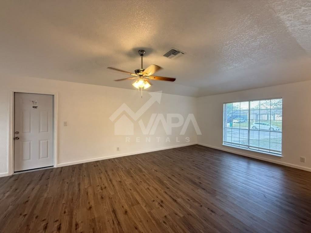 307 Castle Ct - Photo 4 of 19