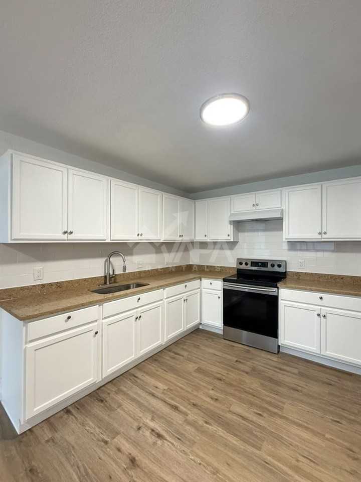 307 Castle Ct - Photo 6 of 19